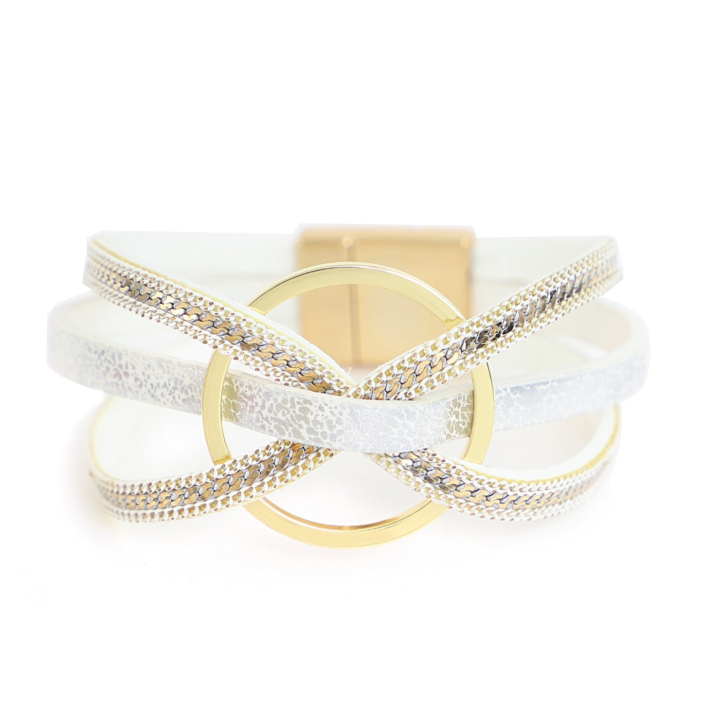 bracelets en cuir couleur blanc croix torsadée cercle doré nœud papillon bijoux de charme fait à la main Summer Chic accessoires féminins tendance estivale bracelets multicouches collection Summer chic de la boutique Petites Aventures