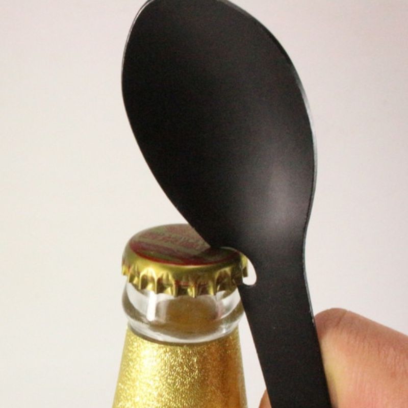 CUITOCHETTE 6-en-1 - Outil de survie multifonctionnel pour le camping et les activités de plein air. image d'ouvre bouteille