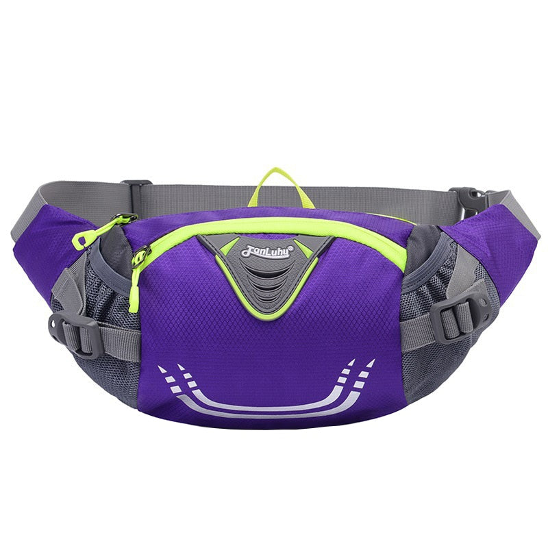 Sac banane polyvalent avec porte-bouteille d'eau, ceinture ajustable et poche zippée pour le rangement des objets essentiels lors d'activités en plein air. collection Montagne & RAndonnée de la boutique Petites Aventures de couleur violet