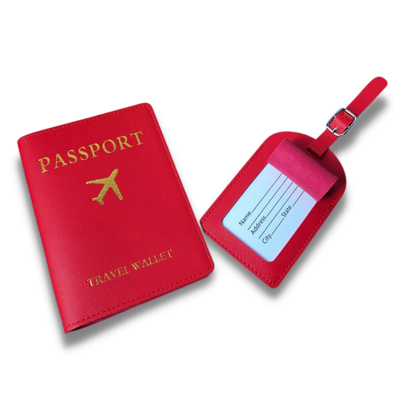 Couverture de passeport en cuir PU élégante et étiquette de bagage, idéale pour organiser et sécuriser vos documents de voyage collection Bagages & Organisation de la boutique Petites Aventures couleur Rouge