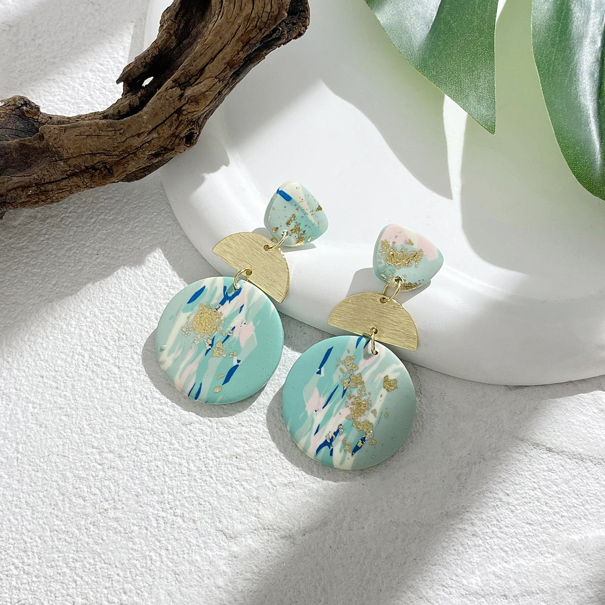 Boucles d'oreilles artisanales en argile polymère marbrée, motif géométrique abstrait, bijoux uniques pour femmes