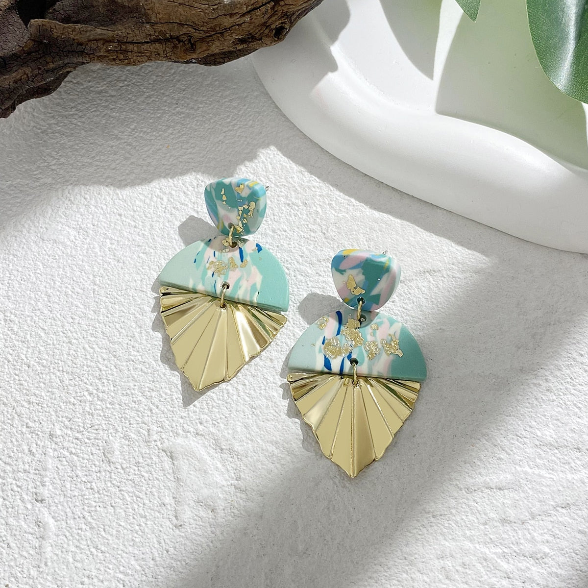 Boucles d'oreilles artisanales en argile polymère marbrée, motif géométrique abstrait, bijoux uniques pour femmes