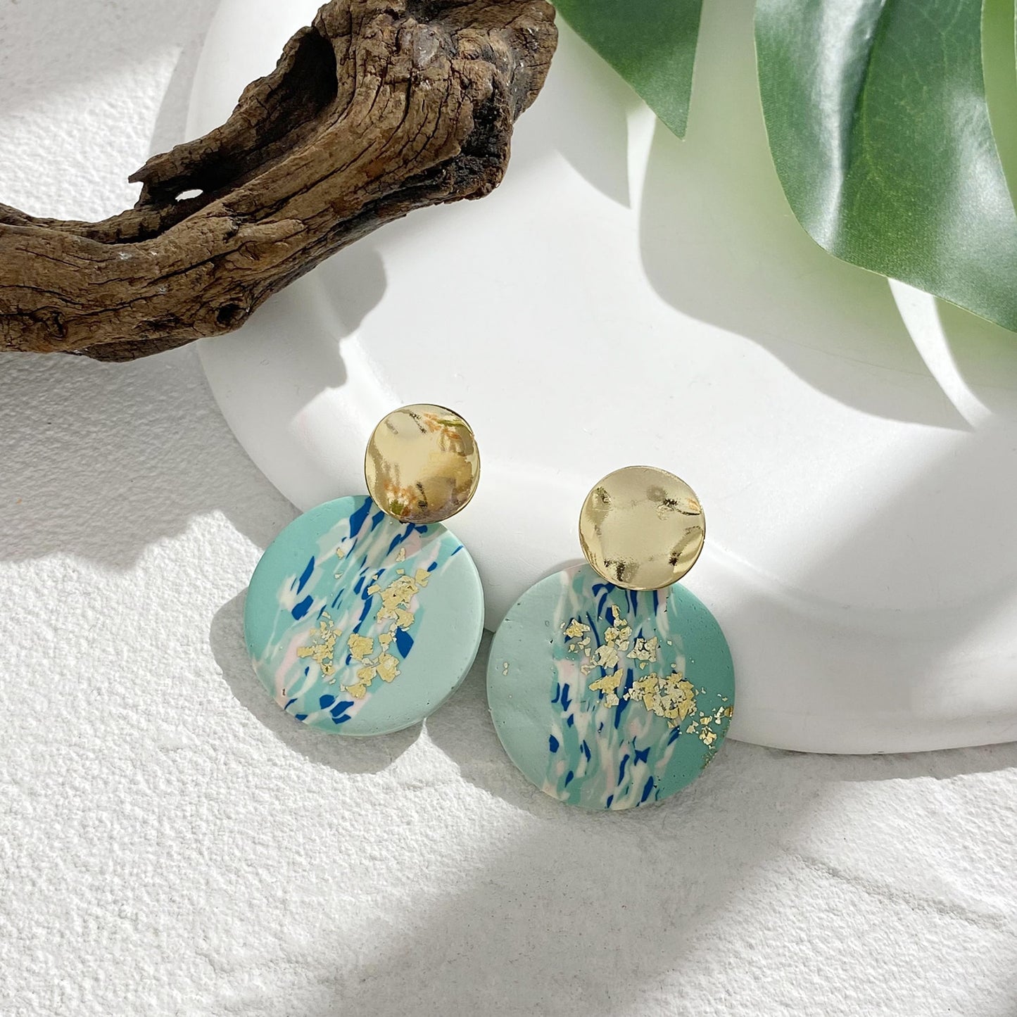 Boucles d'oreilles artisanales en argile polymère marbrée, motif géométrique abstrait, bijoux uniques pour femmes