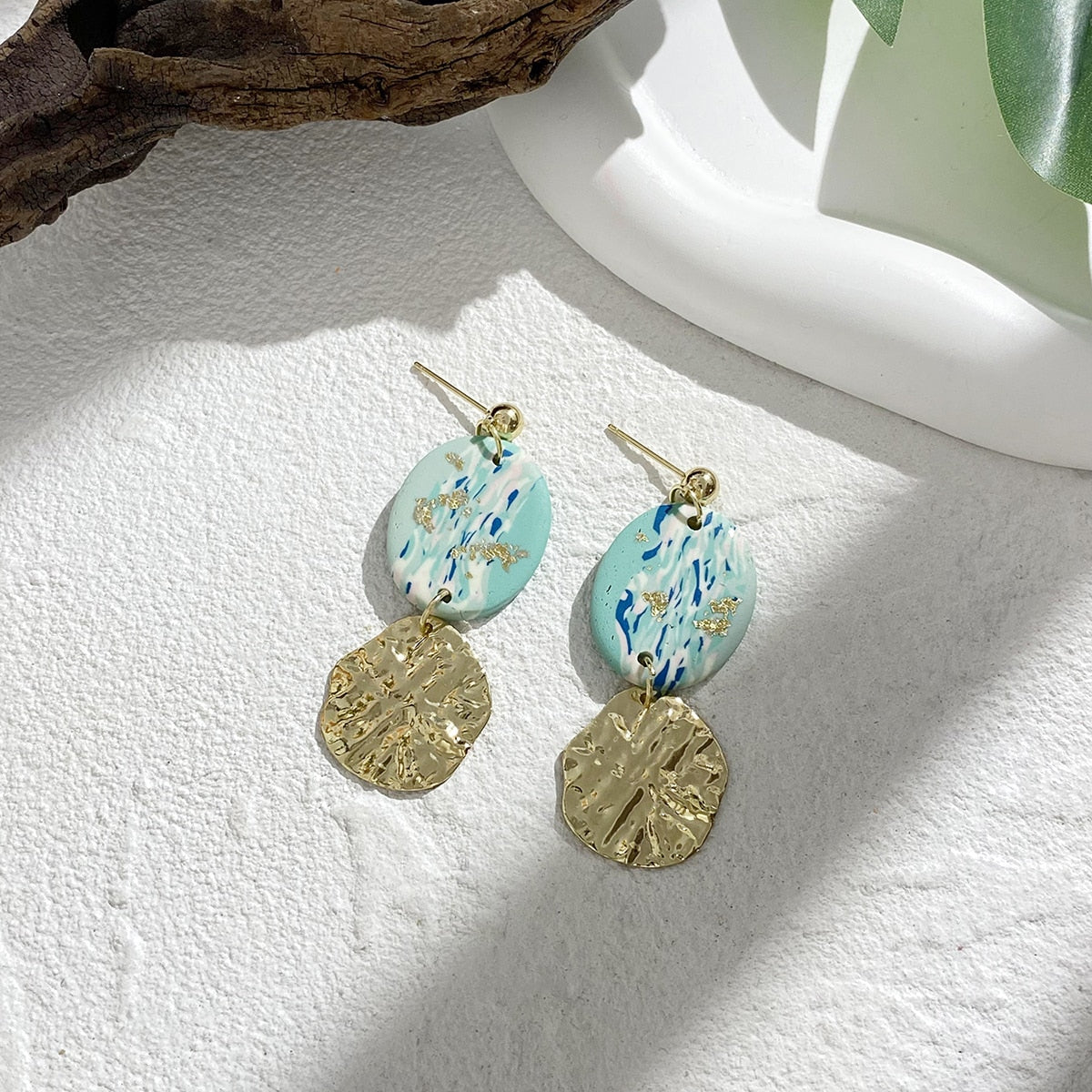 Boucles d'oreilles artisanales en argile polymère marbrée, motif géométrique abstrait, bijoux uniques pour femmes