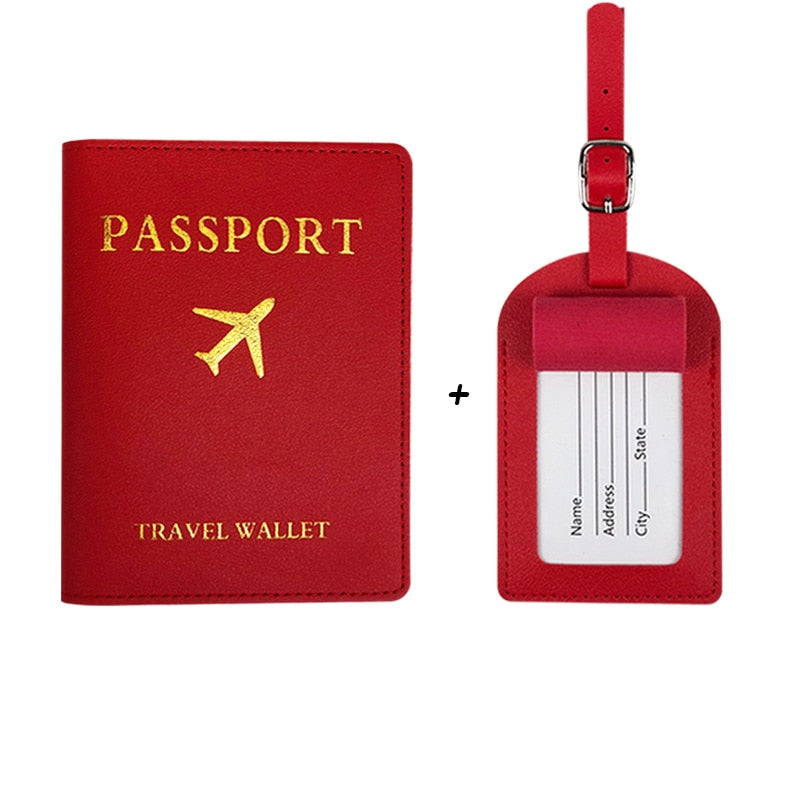 Couverture de passeport en cuir PU élégante et étiquette de bagage, idéale pour organiser et sécuriser vos documents de voyage collection Bagages & Organisation de la boutique Petites Aventures couleur Rouge
