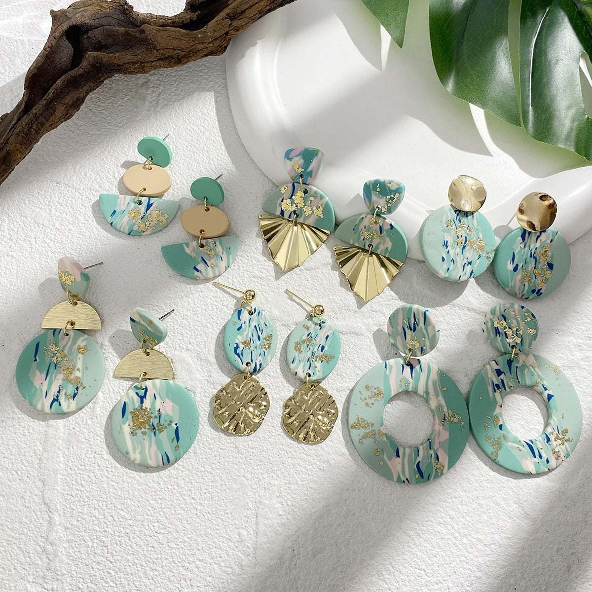 Boucles d'oreilles artisanales en argile polymère marbrée, motif géométrique abstrait, bijoux uniques pour femmes