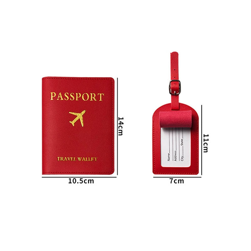 Couverture de passeport en cuir PU élégante et étiquette de bagage, idéale pour organiser et sécuriser vos documents de voyage collection Bagages & Organisation de la boutique Petites Aventures couleur rouge avec les mesures