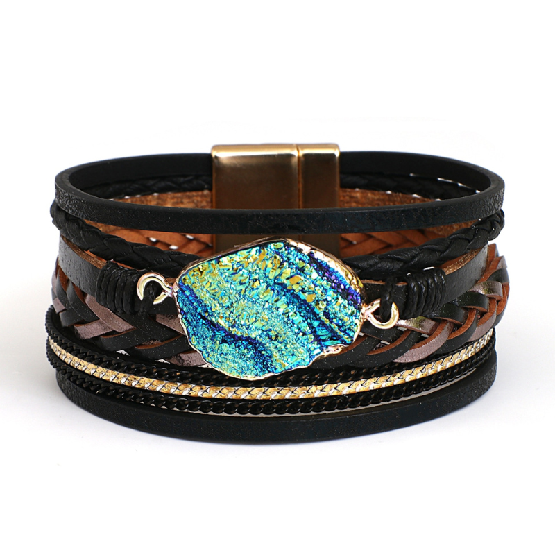 Couleur noir Bracelet boho Bracelet en cuir Bijoux colorés Breloques tressées Bracelet large Pierres naturelles Style vintage Accessoire d'été Accessoire chic Bracelet pour femmes collection Summer chic de la collection Petites Aventures