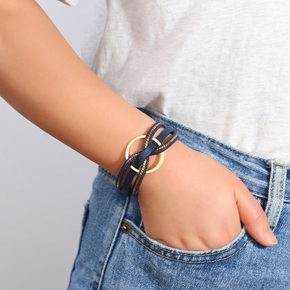 bracelets en cuir croix torsadée cercle doré nœud papillon bijoux de charme fait à la main Summer Chic accessoires féminins tendance estivale bracelets multicouches collection Summer chic de la boutique Petites Aventures