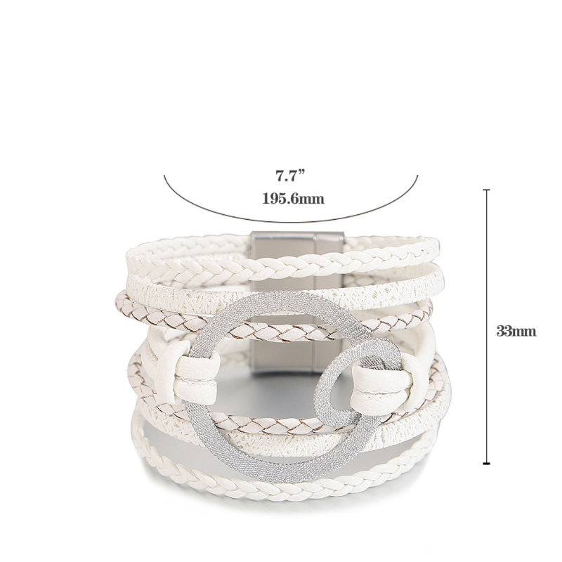 Collection bracelets Summer chic Boutique Petites Aventures couleur Blanc bracelet en cuir tressé à la main bijoux à breloques multicouches Summer Chic accessoire féminin