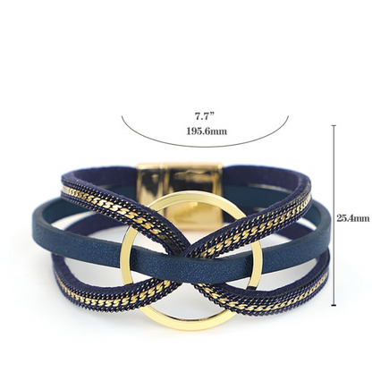 bracelets en cuir couleur bleu avec les mesures croix torsadée cercle doré nœud papillon bijoux de charme fait à la main Summer Chic accessoires féminins tendance estivale bracelets multicouches collection Summer chic de la boutique Petites Aventures