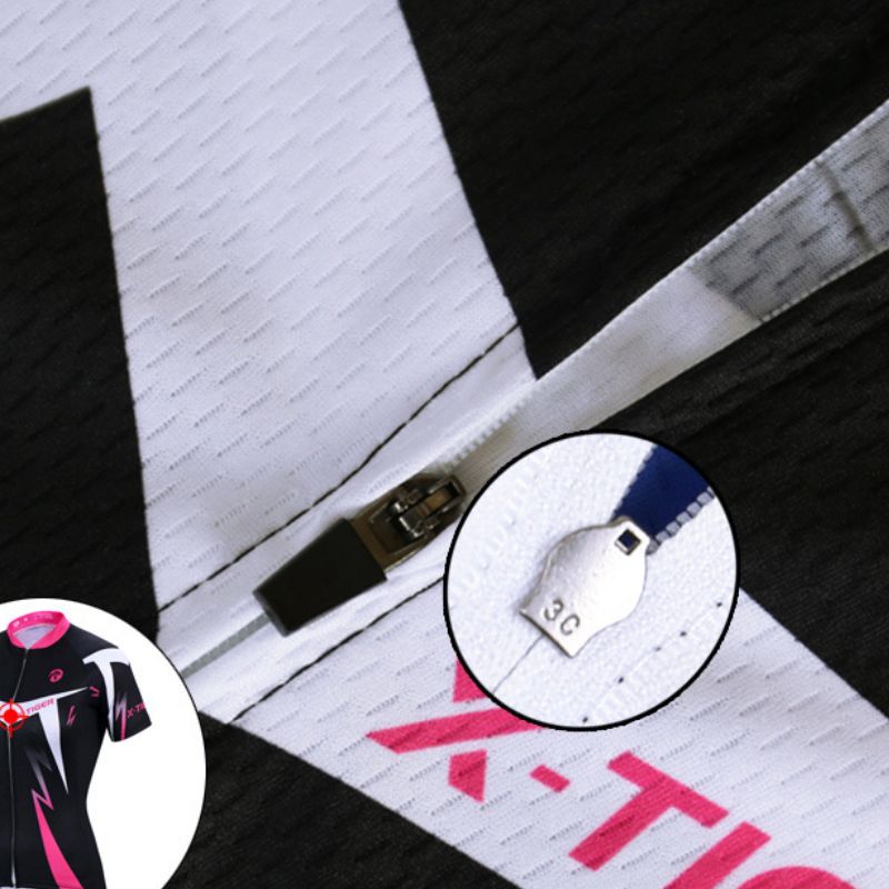 Ensemble cyclisme pour femmes tout noir, offrant protection UV, séchage rapide et une élégance sophistiquée.
