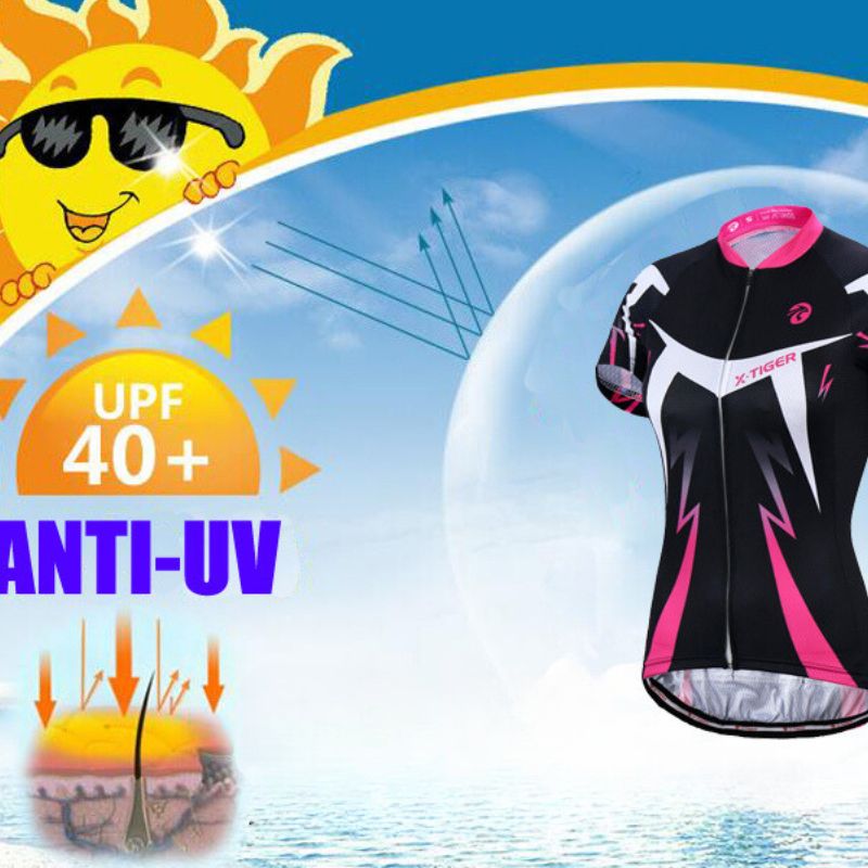 Ensemble cyclisme pour femmes tout noir, offrant protection UV, séchage rapide et une élégance sophistiquée.