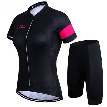 Ensemble cyclisme pour femmes tout noir, offrant protection UV, séchage rapide et une élégance sophistiquée.