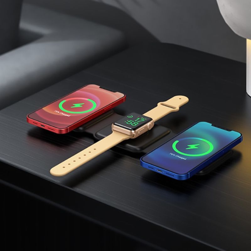 Chargeur sans fil 3 en 1, pliable et portable, pour une expérience de chargement simplifiée pour iPhone, Apple Watch et AirPods collection Gadgets & Techno de la boutique Petites Aventures
