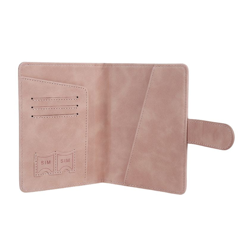 Porte-passeport en cuir élégant pour femmes et hommes, parfait pour organiser vos documents de voyage et cartes de crédit collection Bagages & Organisation de la boutique Petites Aventures couleur Rose