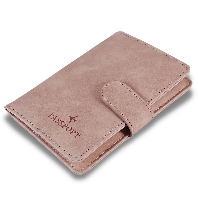 Porte-passeport en cuir élégant pour femmes et hommes, parfait pour organiser vos documents de voyage et cartes de crédit collection Bagages & Organisation de la boutique Petites Aventures couleur Rose