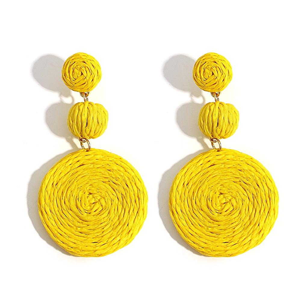 Image de Boucles d'Oreilles Boho en Raphia Jaune, bijoux de plage faits à la main en rotin, pour l'été - Collection Petites Aventures