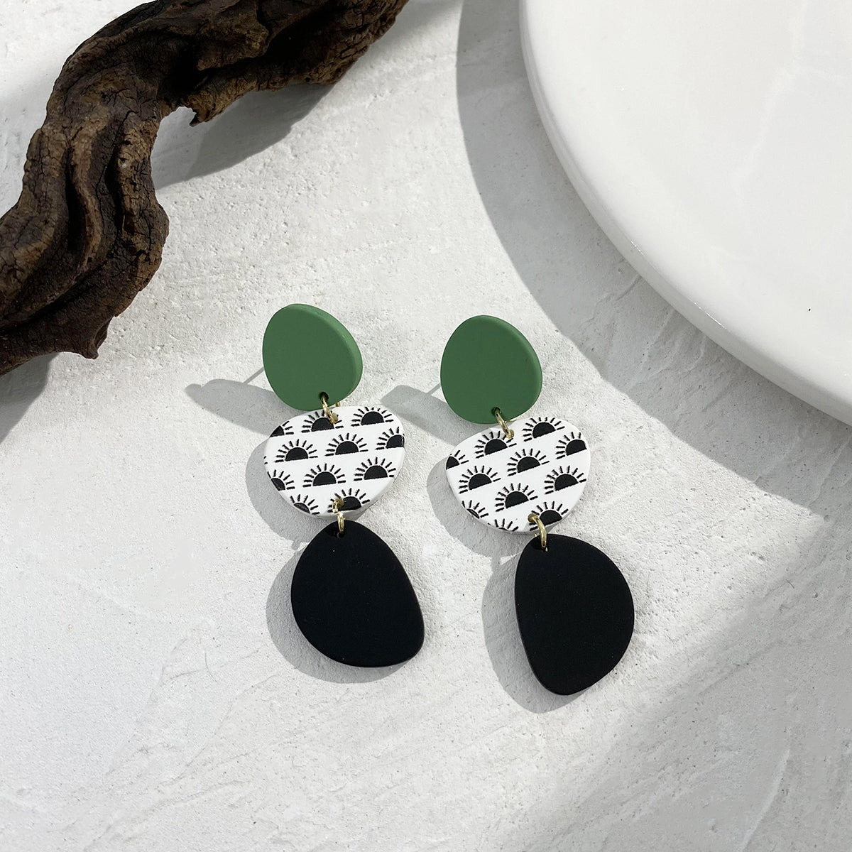 Boucles d'oreilles en acrylique colorées pour femmes avec motif graffiti floral et forme géométrique irrégulière, bijoux de cheminée fait à la main.