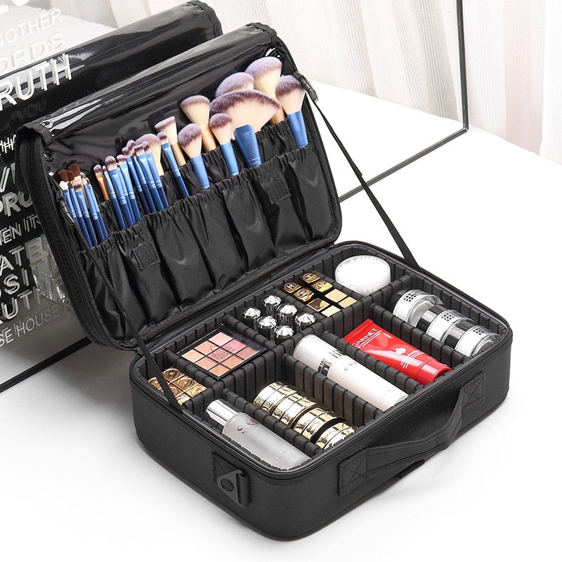 N'attendez plus pour commander notre trousse à cosmétique de voyage professionnelle pour femme, l'accessoire haut de gamme indispensable pour ranger et transporter tous vos produits de beauté lors de vos déplacements. Commandez dès maintenant chez Petites Aventures.