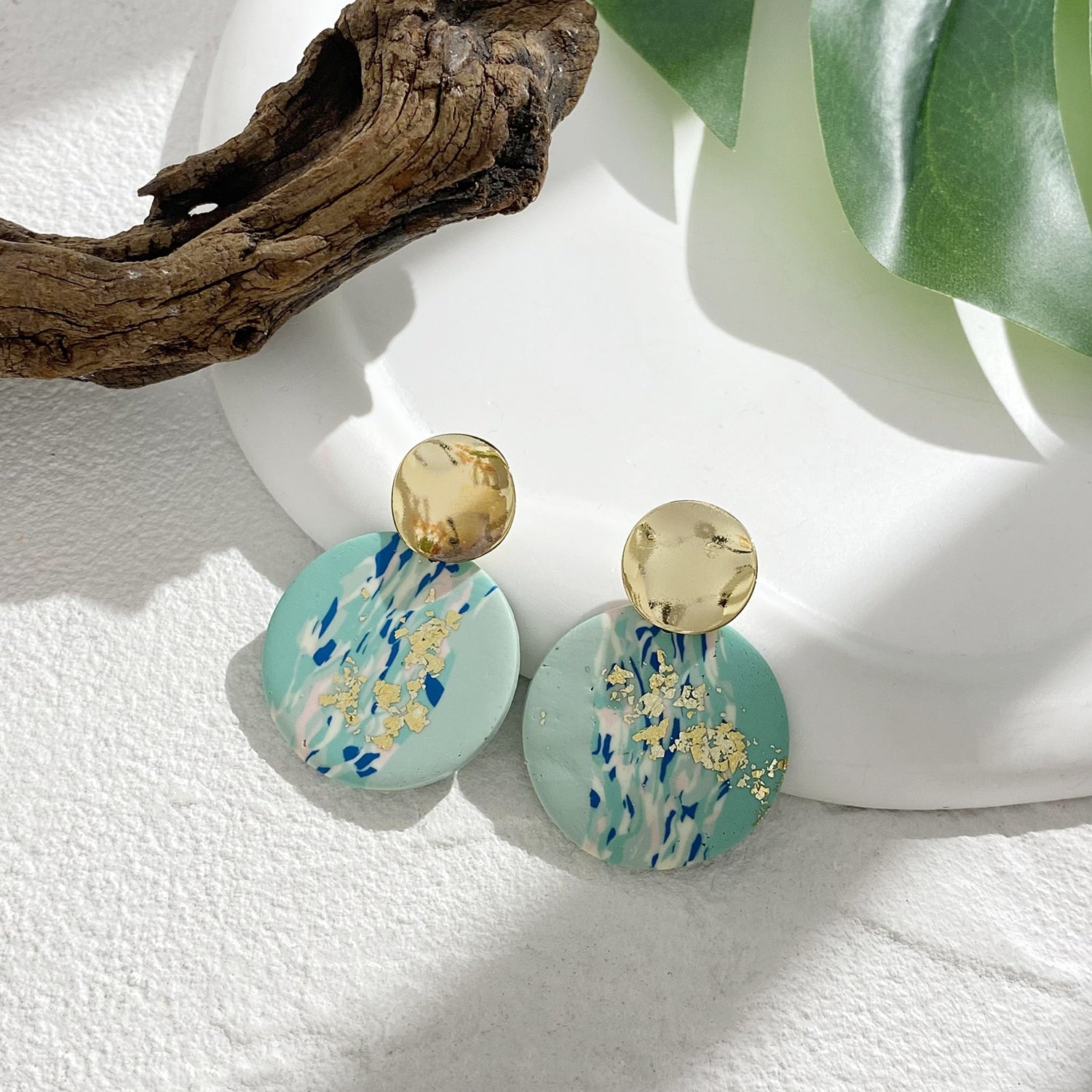 Boucles d'oreilles artisanales en argile polymère marbrée, motif géométrique abstrait, bijoux uniques pour femmes