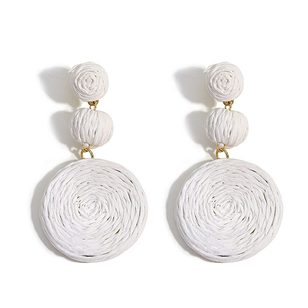 Image de Boucles d'Oreilles Boho en Raphia Blanc, bijoux de plage faits à la main en rotin, pour l'été - Collection Petites Aventures