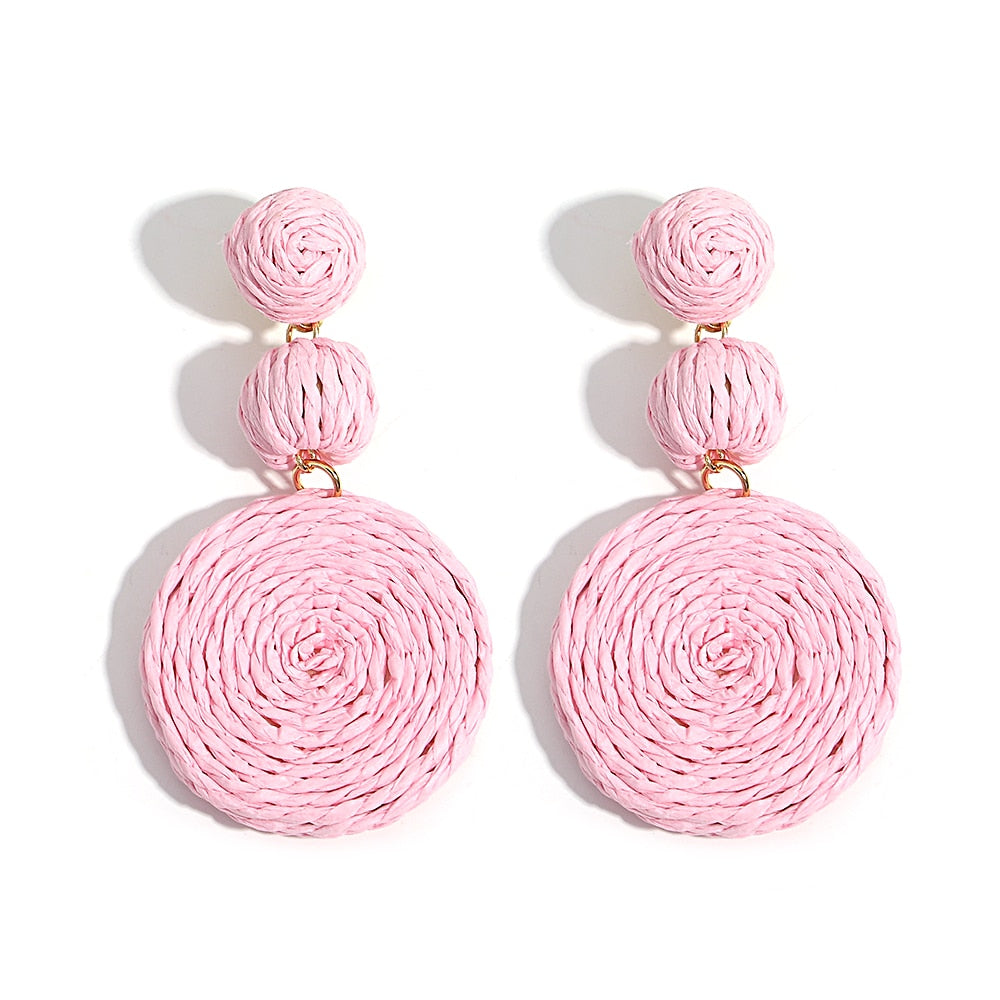 Image de Boucles d'Oreilles Boho en Raphia Rose , bijoux de plage faits à la main en rotin, pour l'été - Collection Petites Aventures