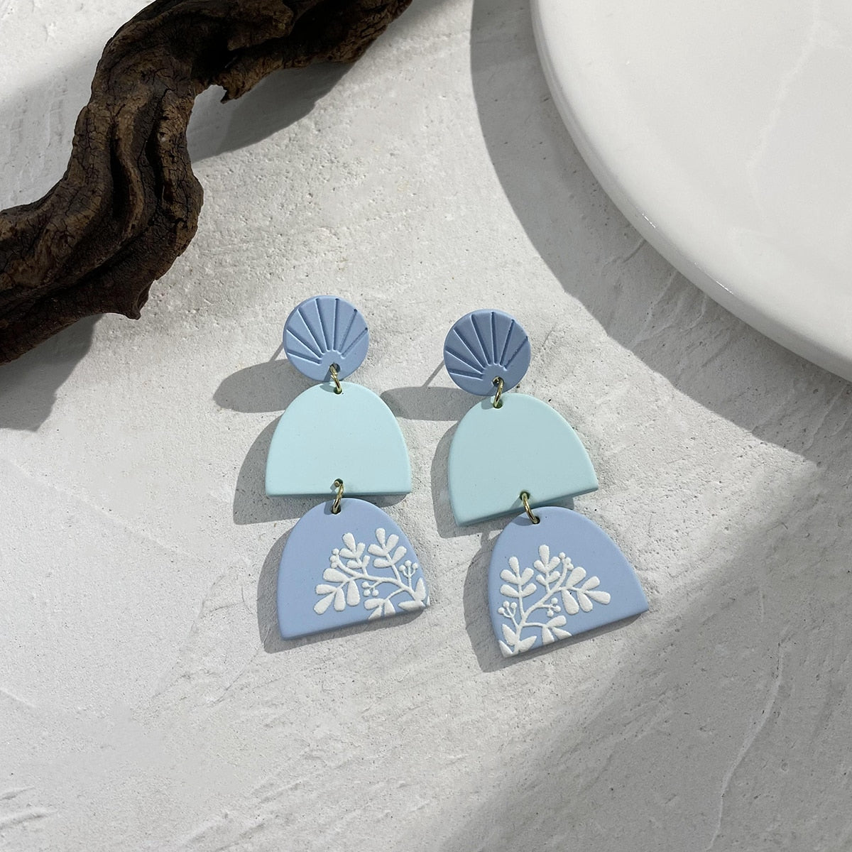 Boucles d'oreilles en acrylique colorées pour femmes avec motif graffiti floral et forme géométrique irrégulière, bijoux de cheminée fait à la main.