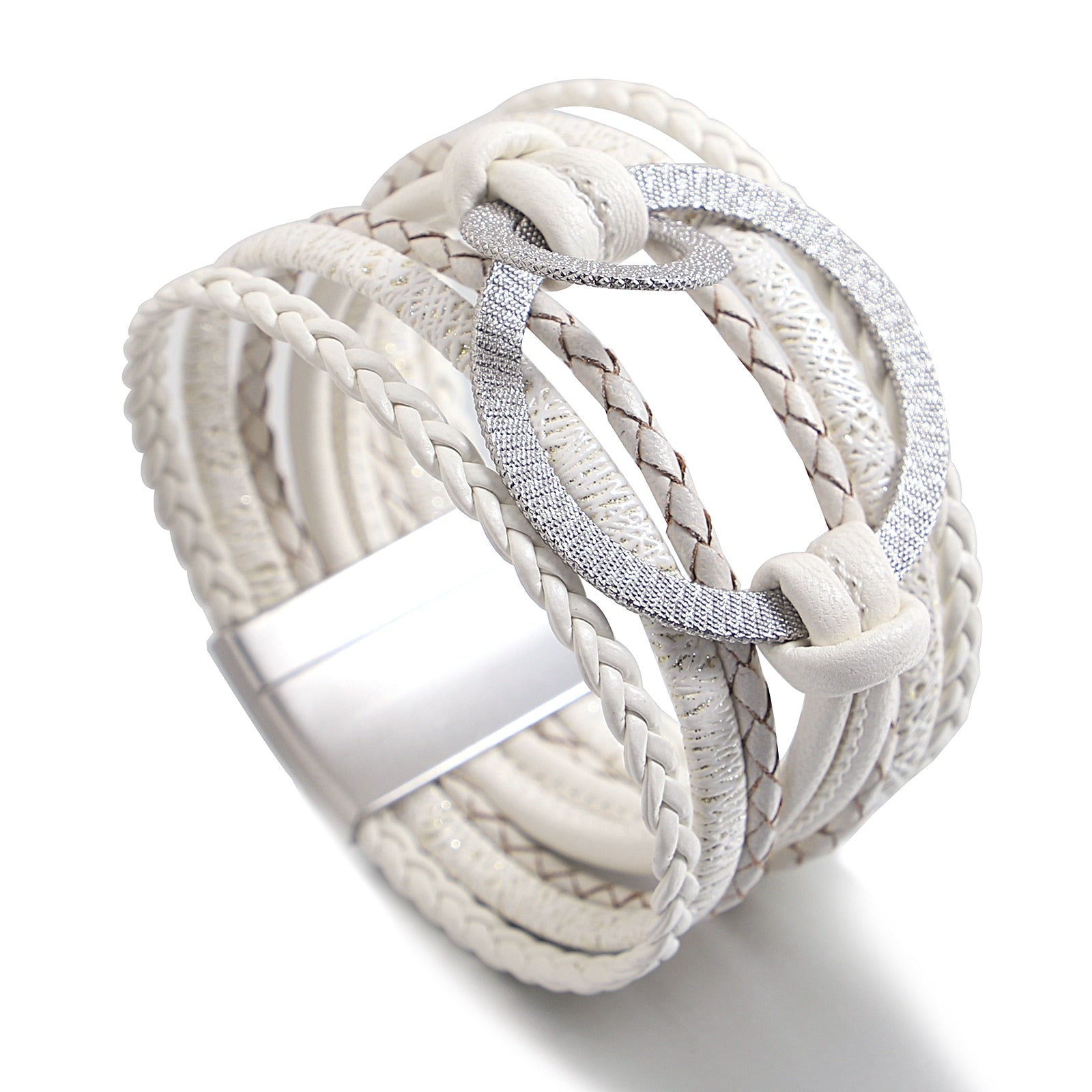 Collection bracelets Summer chic Boutique Petites Aventures couleur Blanc bracelet en cuir tressé à la main bijoux à breloques multicouches Summer Chic accessoire féminin
