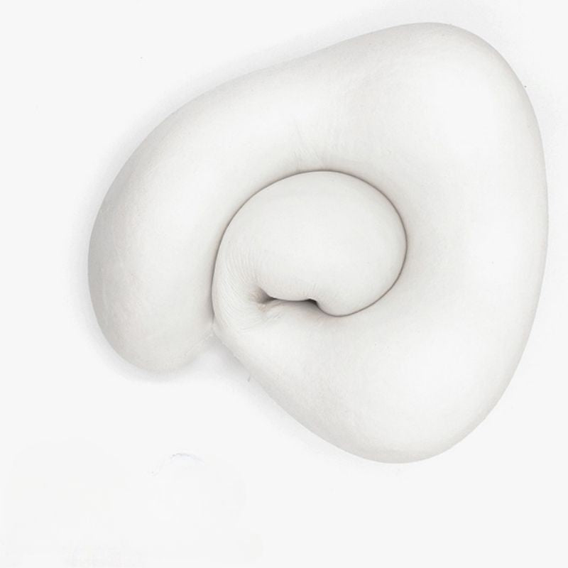 Oreiller de voyage de couleur bleu Masque de nuit pour les yeux Kit de voyage confortable Ensemble oreiller et masque Accessoires de voyage Boules Quies collection confort voyage de la boutique Petites Aventures