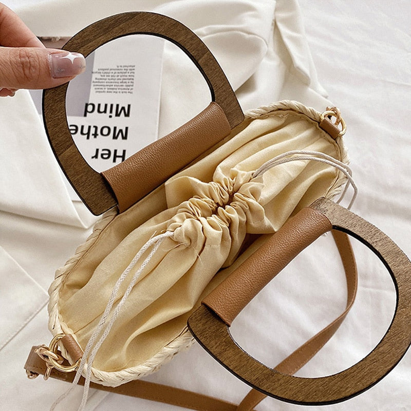 Sac de Couleur Beige Sac à main en paille Sac de plage pour femme Accessoires de plage Sacs à main tendance Sacs d'été Sacs de vacances collection Summer chic de la boutique Petites Aventures