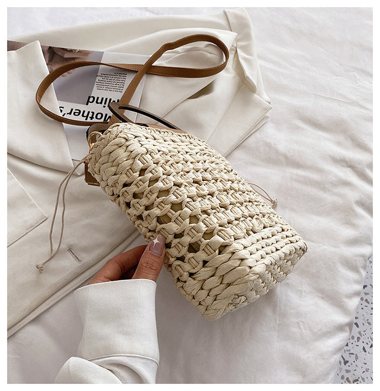 Sac de Couleur Beige Sac à main en paille Sac de plage pour femme Accessoires de plage Sacs à main tendance Sacs d'été Sacs de vacances collection Summer chic de la boutique Petites Aventures