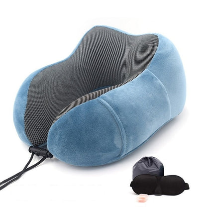Oreiller de voyage de couleur bleu Masque de nuit pour les yeux Kit de voyage confortable Ensemble oreiller et masque Accessoires de voyage Boules Quies collection confort voyage de la boutique Petites Aventures