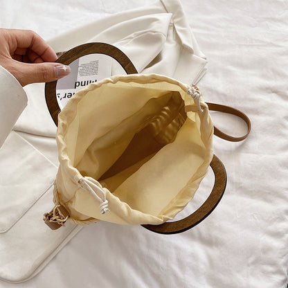 Sac de Couleur Beige Sac à main en paille Sac de plage pour femme Accessoires de plage Sacs à main tendance Sacs d'été Sacs de vacances collection Summer chic de la boutique Petites Aventures