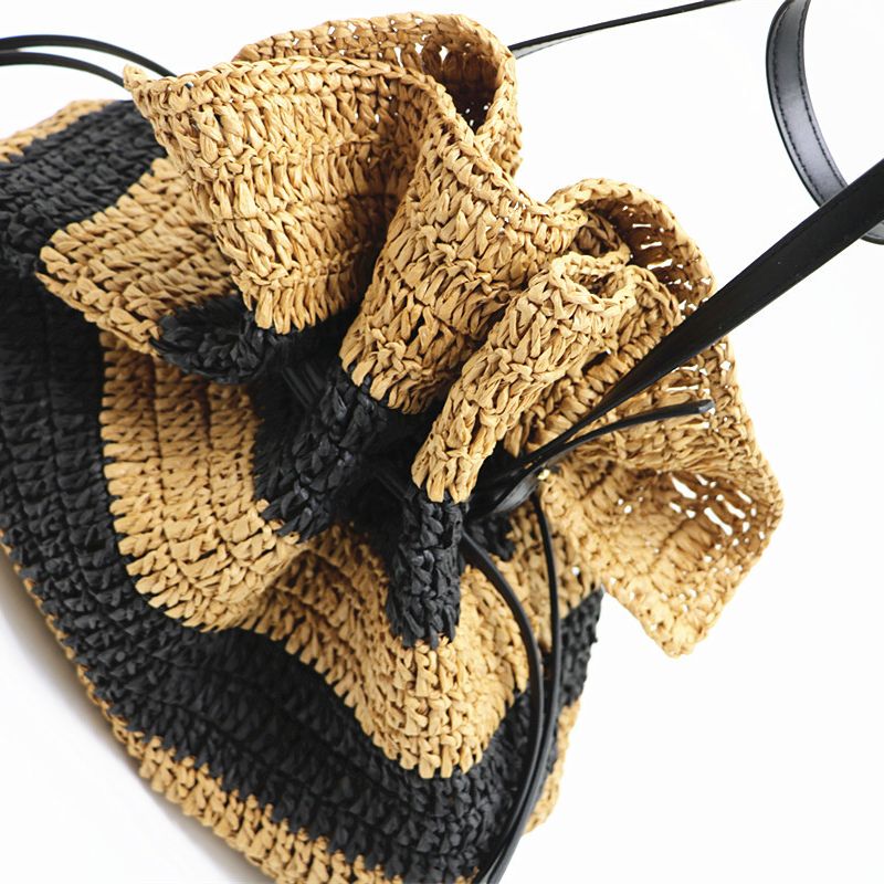sac en paille sac à bandoulière pour femme sac fourre-tout style bohème sac rayé crocheté à la main accessoire de mode sac d'été éco-responsable artisanat collection Summer Chic de la boutique Petites Aventures