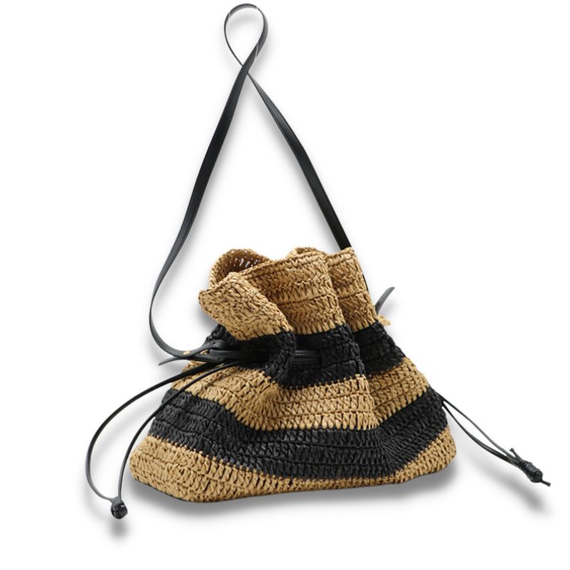 sac en paille sac à bandoulière pour femme sac fourre-tout style bohème sac rayé crocheté à la main accessoire de mode sac d'été éco-responsable artisanat collection Summer Chic de la boutique Petites Aventures