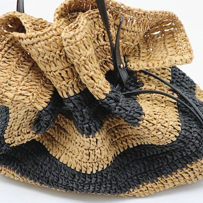 sac en paille sac à bandoulière pour femme sac fourre-tout style bohème sac rayé crocheté à la main accessoire de mode sac d'été éco-responsable artisanat collection Summer Chic de la boutique Petites Aventures