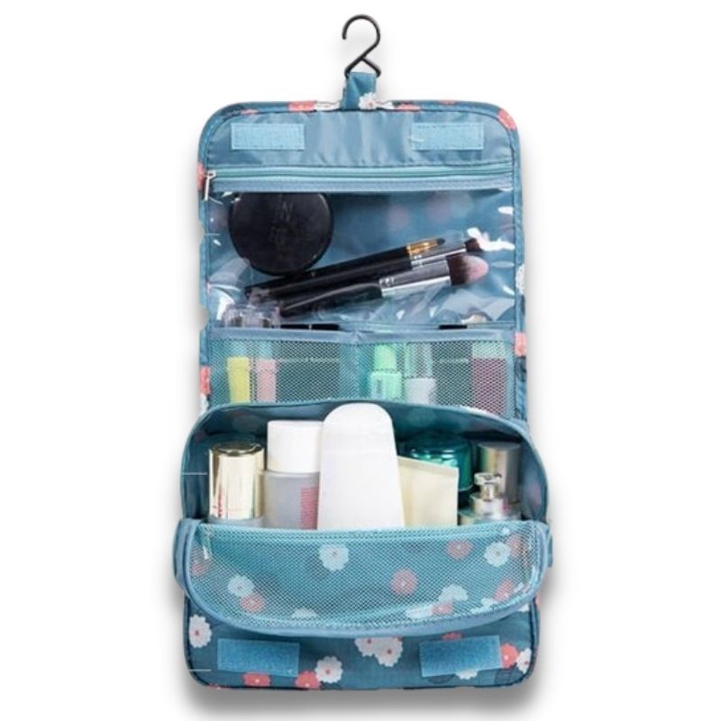 trousse de toilette suspendue Model Fleur en présentation de la collection de la boutique Petites Aventures- organisateur de voyage sac de maquillage pochette de rangement toilette de voyage trousse de toilette imperméable crochet en nylon 